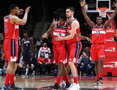 PG国际-包含蒂姆回归赛场，突破纪录首场状态亮眼，掘金观众沸腾！的词条