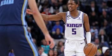 PG电子-足球夜战：辽东飞鹰队读秒扳平北城犀牛队，主帅临场妙招二次进攻频频奏效的简单介绍