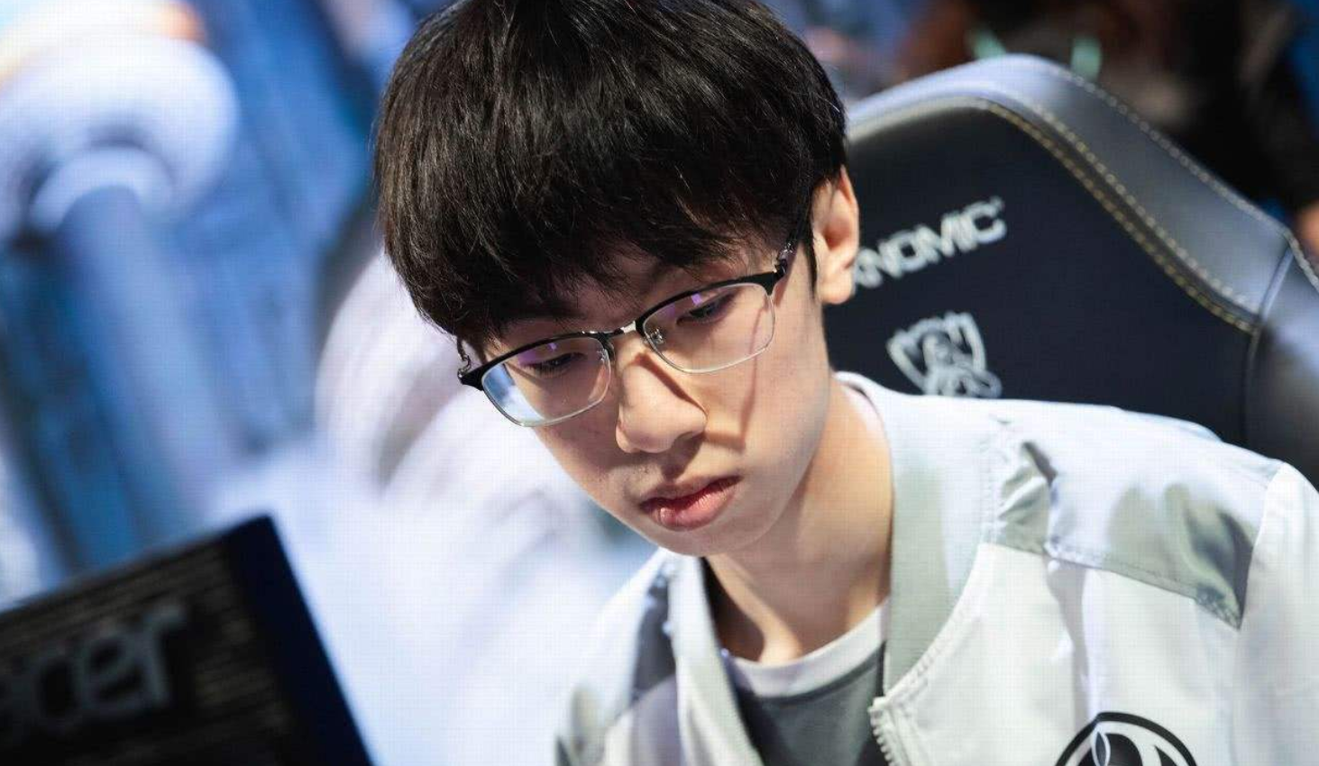 PG电子-浓眉哥回归赛场，精彩发挥首场状态亮眼，IG观众沸腾！的简单介绍