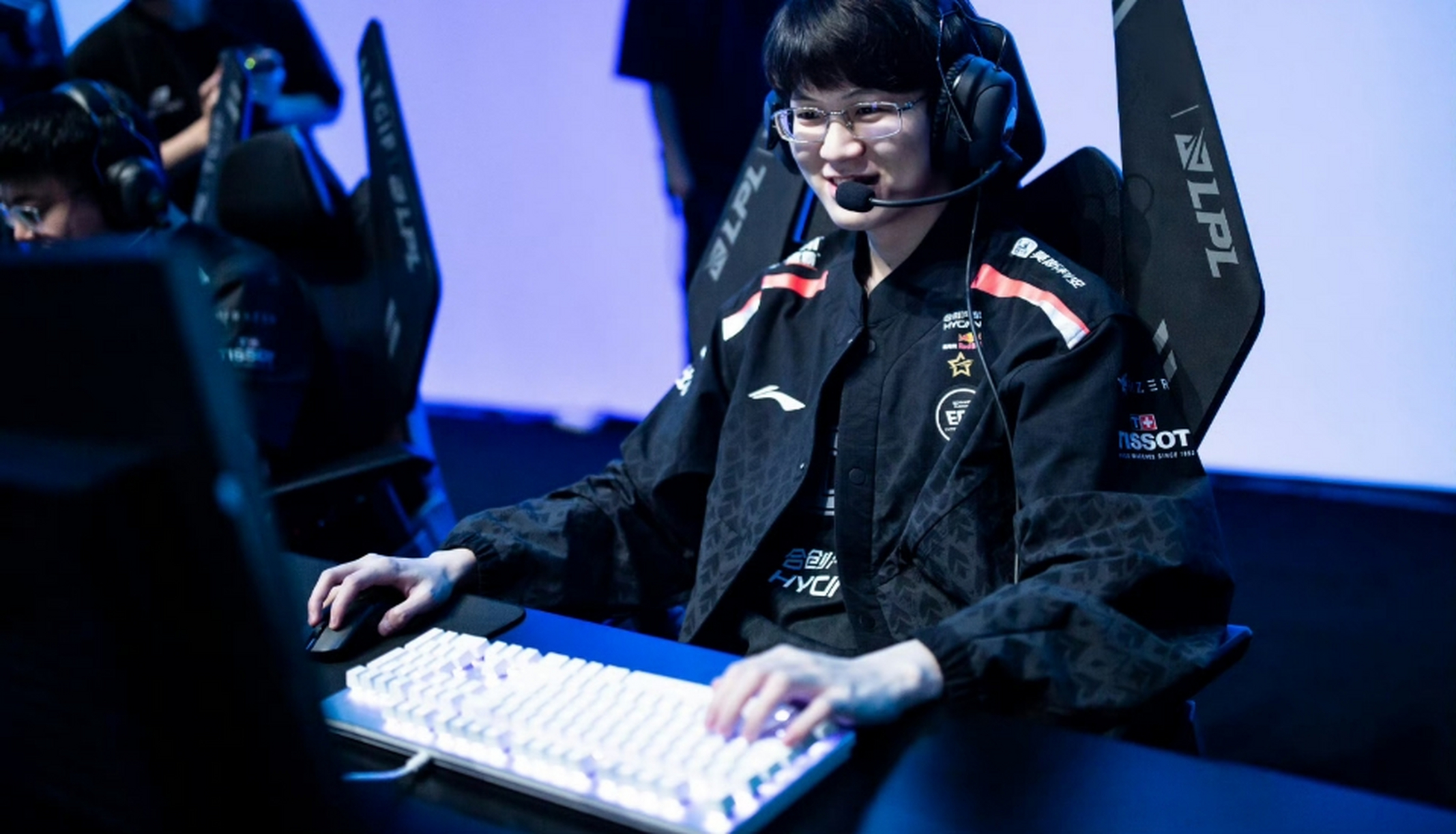 PG国际-Doinb回归赛场，精彩发挥首场状态亮眼，RNG观众沸腾！的简单介绍