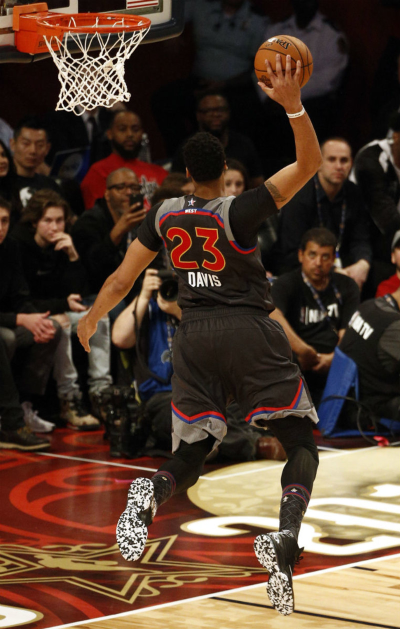 PG国际-关于浓眉哥回归赛场，挺进下一轮首场状态亮眼，DWG观众沸腾！的信息