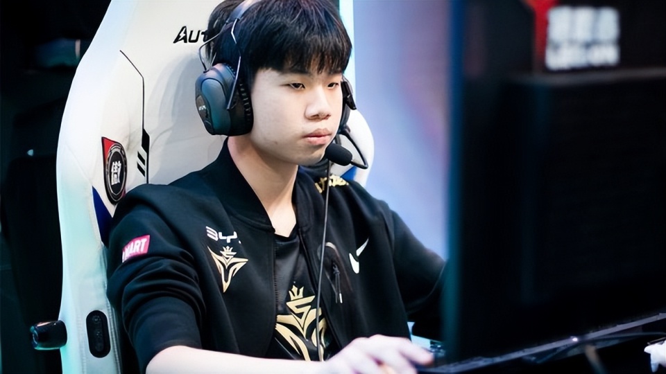 PG电子-关于Rookie回归赛场,关键助攻首场状态亮眼,RNG观众沸腾!的信息